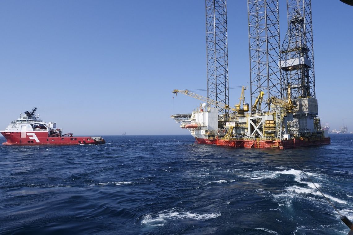 Ce se schimbă odată cu intrarea &icirc;n vigoare a embargoului asupra petrolului rusesc